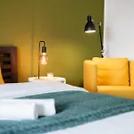 Deluxe Near Center