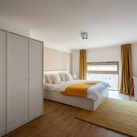 Apartment Deluxe With Balcony Near Center *