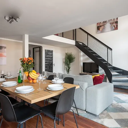 Apartment Deluxe With Balcony Near Center