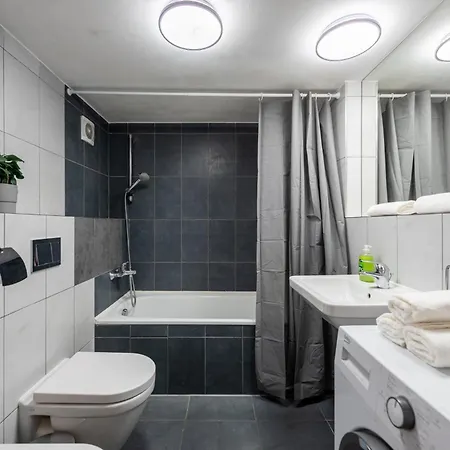 Apartment Deluxe With Balcony Near Center Prague