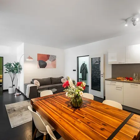 Apartman Deluxe With Balcony Near Center *