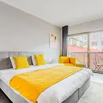 Deluxe Near Center Apartment