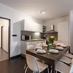 Deluxe Near Center Apartment
