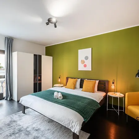 Deluxe With Balcony Near Center * براغ