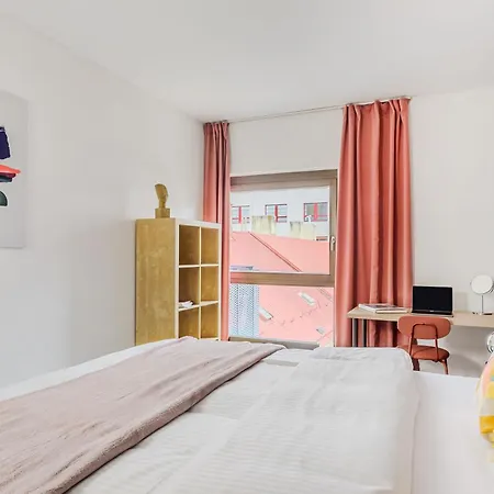 Deluxe With Balcony Near Center شقة براغ