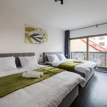 شقة Deluxe With Balcony Near Center