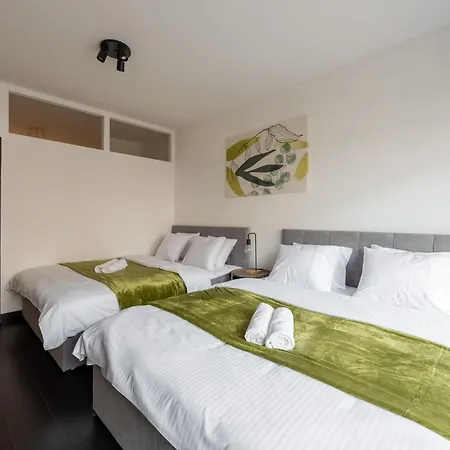 شقة Deluxe With Balcony Near Center
